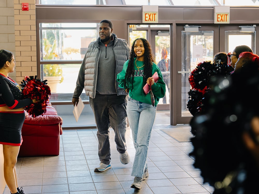 Father walking into Shannon Center with incoming student daughter